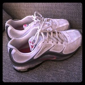 Women’s Nike shoes 9.5